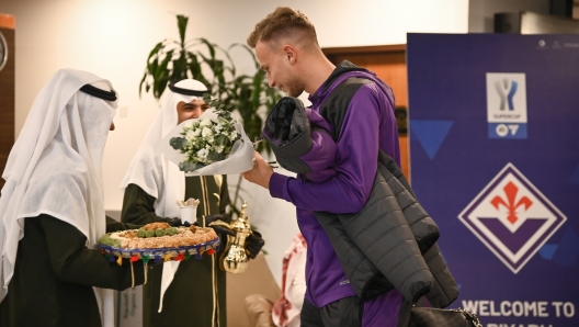 Foto Massimo Paolone/LaPresse 15 Gennaio 2024 - Riad, Arabia Saudita - sport, calcio - EA SPORTS FC Supercoppa italiana 2023/2024 - Arrivo a Riad della squadra ACF Fiorentina - Aeroporto privato Riad Nella foto: Antonin Barak  (ACF Fiorentina)   January 15, 2024 Riyadh, Saudi Arabia - sport, soccer - EA SPORTS FC Italian Supercup 2023/2024 - ACF Fiorentina team arrival in Riyadh - Riyadh private airport.  In the pic: Antonin Barak  (ACF Fiorentina)