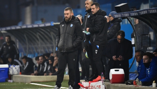 Foto Massimo Paolone/LaPresse 26 Dicembre 2022 Ferrara, Italia - sport, calcio - Spal vs Pisa - Campionato di calcio Serie BKT 2022/2023 - Stadio Paolo Mazza. Nella foto: Daniele De Rossi (Spal) e Guillermo Giacomazzi (Spal), Emanuele Mancini (Spal)

December 26, 2022 Ferrara, Italy - sport, soccer - Spal vs Pisa - Italian Football Championship League BKT 2022/2023 - Paolo Mazza stadium. In the pic: Daniele De Rossi (Spal) e Guillermo Giacomazzi (Spal), Emanuele Mancini (Spal)