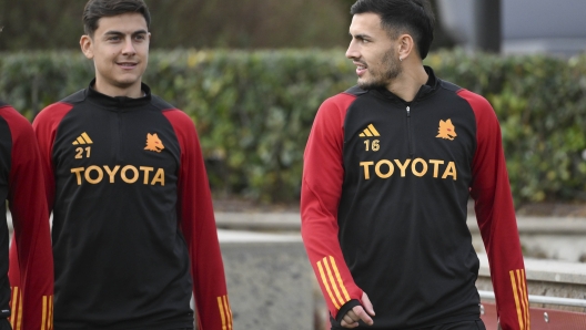 ROME, ITALY - JANUARY 01: AS Roma players Paulo Dybala and Leandro Paredes during training session at Centro Sportivo Fulvio Bernardini on January 01, 2024 in Rome, Italy. (Photo by Luciano Rossi/AS Roma via Getty Images)