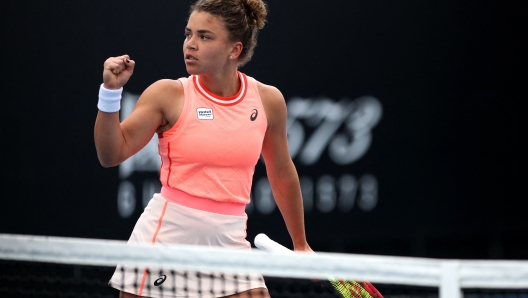 Italy's Jasmine Paolini reacts on a point against Germany's Tatjana Maria during their women's singles match on day five of the Australian Open tennis tournament in Melbourne on January 18, 2024. (Photo by Martin KEEP / AFP) / -- IMAGE RESTRICTED TO EDITORIAL USE - STRICTLY NO COMMERCIAL USE --