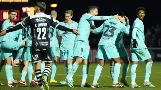 Barcelona's French defender #23 Jules Kounde (2nR) celebrates scoring his team's second goal with teammates during the Spanish Copa del Rey (King's Cup) football match between Unionistas de Salamanca CF and FC Barcelona at Reina Sofia municipal stadium in Salamanca on January 18, 2024. (Photo by CESAR MANSO / AFP)