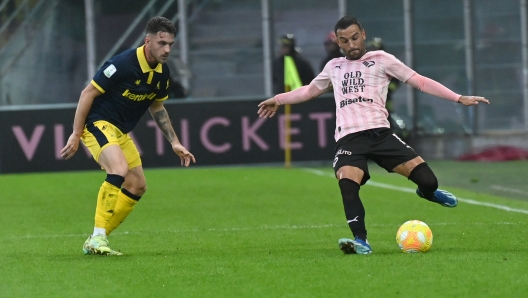 Foto Giovanni Isolino/LaPresse 20 Gennaio 2024 Palermo, Italia - sport, calcio - Palermo vs Modena - Campionato di calcio Serie B 2023/2024 - Stadio Renzo Barbera. Nella foto: Roberto Insigne -   January 20, 2024 Palermo, Italy - sport, soccer - Palermo vs Modena - Italian Football Championship League B 2023/2024 - Renzo Barbera stadium. In the pic:Roberto Insigne -