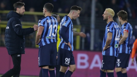 Foto Alberto Mariani/LaPresse 20 Gennaio 2024 - Lecco, Italia - sport, calcio - Lecco vs Pisa- Campionato italiano di calcio Serie BKT 2023/2024 - Stadio Mario Rigamonti Ceppi. Nella foto:    delusione dei giocatori del Lecco  Janury 20, 2023 Lecco  Italy - sport, soccer - Lecco vs Pisa- Italian Serie BKT Football Championship 2023/2024 - Stadio Mario Rigamonti Ceppi Stadium. In the pic: Lecco players disappointment