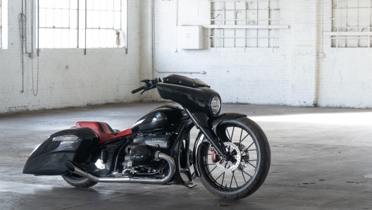 Paul Yaffe’s custom BMW R-18 in a Phoenix, Arizona warehouse. Wednesday, December 27, 2023. Photography ©2023 Michael Lichter.