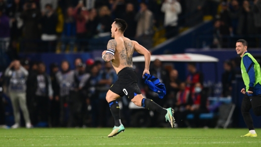 RIYADH, SAUDI ARABIA - JANUARY 22:  Lautaro Martinez of FC Internazionale celebrates after scoring the goal during the Italian EA Sports FC Supercup Final match between SSC Napoli and FC Internazionale at Al-Awwal Stadium on January 22, 2024 in Riyadh, Saudi Arabia. (Photo by Mattia Pistoia - Inter/Inter via Getty Images)