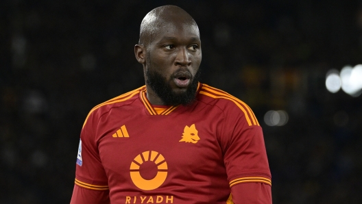 Foto Fabrizio Corradetti/LaPresse 20 Gennaio 2024 Roma, Italia - AS Roma vs Hellas Verona - Campionato italiano di calcio Serie A TIM 2023/2024 - Stadio Olimpico. Nella foto: Romelu Lukaku (AS Roma);    Januaryr 20, 2024 Rome, Italy - AS Roma vs Hellas Verona - Italian Serie A Football Championship 2023/2024 - Olympic Stadium. In the photo: Romelu Lukaku (AS Roma);