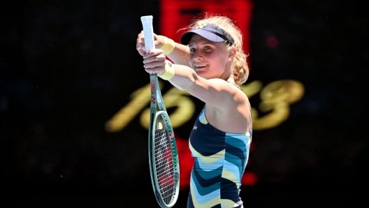 epa11099981 Dayana Yastremska of Ukraine celebrates her Quaterfinal win against Linda Noskova of the Czech Republic on Day 11 of the 2024 Australian Open at Melbourne Park in Melbourne, Australia, 24 January 2024.  EPA/JAMES ROSS  AUSTRALIA AND NEW ZEALAND OUT