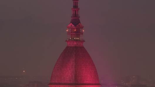 Giovedì 25 gennaio 2024
La Mole Antonelliana illuminata di rosa per il Giro d'Italia