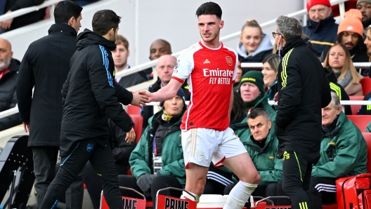 LONDON, ENGLAND - JANUARY 20: Declan Rice of Arsenal is substituted off during the Premier League match between Arsenal FC and Crystal Palace at Emirates Stadium on January 20, 2024 in London, England. (Photo by Shaun Botterill/Getty Images)