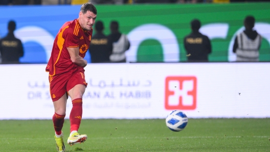 RIYADH, SAUDI ARABIA - JANUARY 24: Andrea Belotti of AS Roma misses a goal during the International Friendly match between AS Roma and Al-Shabab at Alawwal Park January 24, 2024 in Riyadh, Saudi Arabia. (Photo by Fabio Rossi/AS Roma via Getty Images)