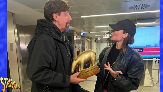 Ilary Blasi e Valerio Staffelli a Striscia La Notizia per il Tapiro d'oro