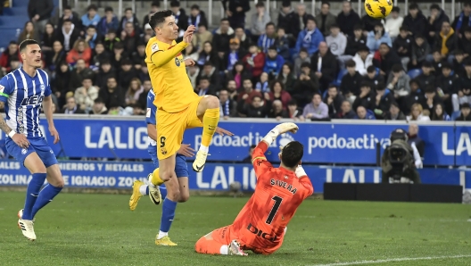 Barcelona's Robert Lewandowski scores his side's opening goal past Alaves' goalkeeper Antonio Sivera during the La Liga soccer match between Deportivo Alaves and FC Barcelona at the Medizorrosa stadium in Vitoria, Spain, Saturday, Feb. 3, 2024. (AP Photo/Alvaro Barrientos)