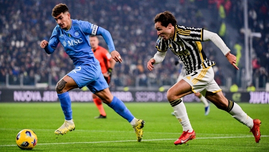 Foto Marco Alpozzi/LaPresse 8 Dicembre 2023 -Torino, Italia - sport - Juventus Vs Napoli - Campionato italiano di calcio Serie A TIM 2023/2024 - Allianz Stadium. Nella foto:   Giovanni Di Lorenzo (SSC Napoli);Federico Chiesa (Juventus FC);   December 8, 2023 Turin, Italy - sport soccer - Juventus Vs Napoli - Italian Football Championship League A TIM 2023/2024  - Allianz Stadium  In the pic: Giovanni Di Lorenzo (SSC Napoli);Federico Chiesa (Juventus FC);