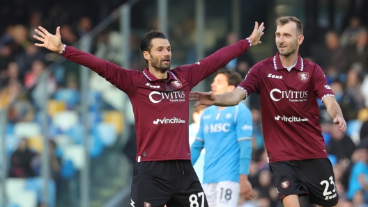 Foto Alessandro Garofalo/LaPresse 13 gennaio 2024 Napoli, Italia sport calcio Napoli vs Salernitana  - Campionato di calcio Serie A TIM 2023/2024 - stadio Diego Armando Maradona Nella foto: Antonio Candreva (US Salernitana 1919); esulta dopo il gol  0-1   January 13 , 2024 Naples, Italy sport soccer  Napoli vs Salernitana - Italian Football Championship League A TIM 2023/2024 - Diego Armando Maradona stadium. In the pic: Antonio Candreva (US Salernitana 1919); celebrates after scoring  0- 1