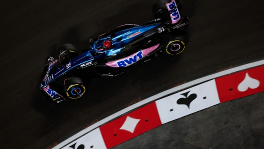 LAS VEGAS, NEVADA - NOVEMBER 17: Esteban Ocon of France driving the (31) Alpine F1 A523 Renault on track during practice ahead of the F1 Grand Prix of Las Vegas at Las Vegas Strip Circuit on November 17, 2023 in Las Vegas, Nevada.   Chris Graythen/Getty Images/AFP (Photo by Chris Graythen / GETTY IMAGES NORTH AMERICA / Getty Images via AFP)