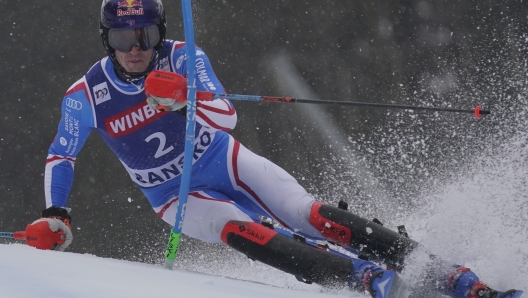 France's Clement Noel speeds down the course during an alpine ski, men's World Cup slalom race, in Bansko, Bulgaria, Sunday, Feb. 11, 2024. (AP Photo/Piermarco Tacca)