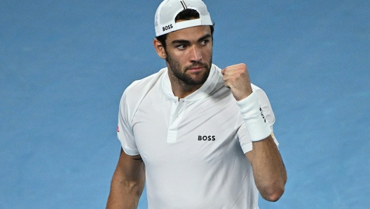 epa10410092 Matteo Berrettini of Italy reacts after scoring a point during his first round singles match against Andy Murray of Britain in the 2023 Australian Open tennis tournament at Melbourne Park in Melbourne, Australia, 17 January 2023.  EPA/JOEL CARRETT AUSTRALIA AND NEW ZEALAND OUT