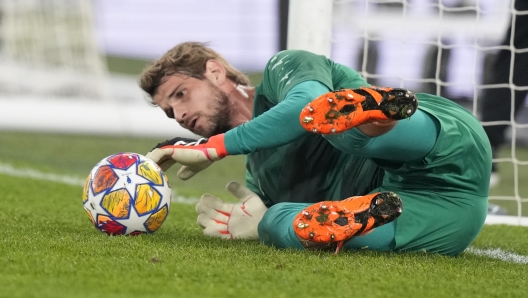 Lazio's goalkeeper Ivan Provedel warms up prior to the start of the Champions League round of 16 first leg soccer match between Lazio and Bayern Munich, at Rome's Olympic Stadium, Wednesday, Feb. 14, 2024. (AP Photo/Andrew Medichini)