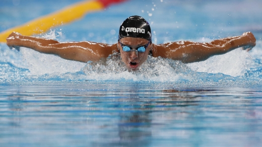 epa11162798 Sara Franceschi of Italy competes in the Women's 400m Individual Medley heats at  the FINA World Aquatics Championships in Doha, Qatar, 18 February 2024.  EPA/YURI KOCHETKOV