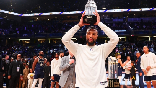 INDIANAPOLIS, INDIANA - FEBRUARY 18: Damian Lillard #0 of the Milwaukee Bucks lifts the Kobe Bryant All-Star MVP trophy during the 2024 NBA All-Star Game at Gainbridge Fieldhouse on February 18, 2024 in Indianapolis, Indiana. NOTE TO USER: User expressly acknowledges and agrees that, by downloading and or using this photograph, User is consenting to the terms and conditions of the Getty Images License Agreement.   Stacy Revere/Getty Images/AFP (Photo by Stacy Revere / GETTY IMAGES NORTH AMERICA / Getty Images via AFP)