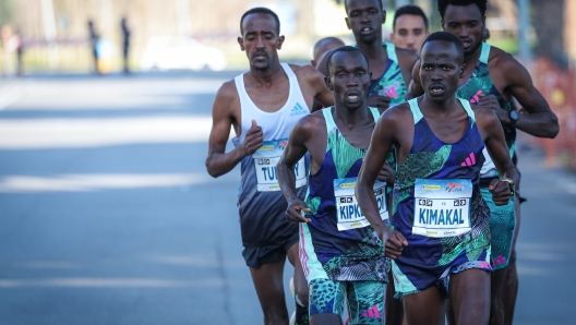 Foto Alessandro Garofalo/LaPresse 05 marzo  2023 Roma, Telepass Roma Ostia mezza maratona 
atletica leggera 
Nella foto:  un momento della gara 

March 05 , 2023 Rome, Telepass Roma Ostia Half Marathon 
RunningIn the pic: