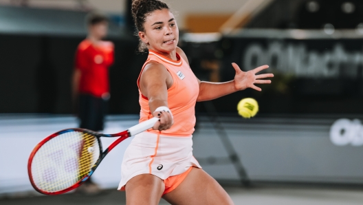 LINZ, AUSTRIA - JANUARY 29: Jasmine Paolini of Italy in action during day two of the Upper Austria Ladies Linz 2024 on January 29, 2024 in Linz, Austria. (Photo by Alexander Scheuber/Getty Images for MatchMaker)