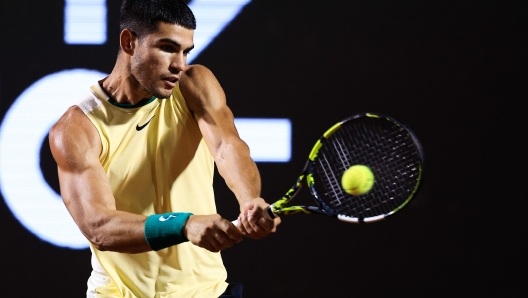 RIO DE JANEIRO, BRAZIL - FEBRUARY 20: Carlos Alcaraz of Spain returns a shot to Thiago Monteiro of Brazil during day two of ATP 500 Rio Open presented by Claro at Jockey Club Brasileiro on February 20, 2024 in Rio de Janeiro, Brazil.  (Photo by Buda Mendes/Getty Images,)