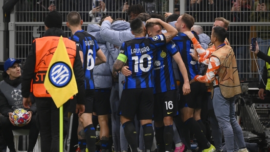 MILAN, ITALY - FEBRUARY 20:  Marko Arnautovic of FC Internazionale celebrates with team-mates after scoring the goal during the UEFA Champions League 2023/24 round of 16 first leg match between FC Internazionale and Atletico Madrid at Stadio Giuseppe Meazza on February 20, 2024 in Milan, Italy. (Photo by Mattia Pistoia - Inter/Inter via Getty Images)