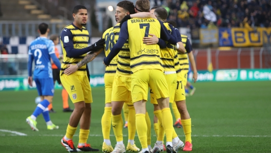 Foto Antonio Saia/LaPresse 24 Febbraio 2024 Como -  Italia - sport, calcio - Como vs Parma - Campionato di calcio Serie BKT 2023/2024  - Stadio Comunale G. Sinigaglia - Nella foto:  esultanza   February 24, 2024 Como - Italy - sport, soccer - Como vs Parma - BKT Football Championship 2023/2024 - G. Sinigaglia Stadium - In the pic: