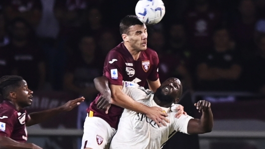 Foto Fabio Ferrari/LaPresse 24 Settembre 2023 - Torino, Italia - sport, calcio -ESCLUSIVA TORINO FC- Torino Fc vs AS Roma - Campionato italiano di calcio Serie A TIM 2023/2024 - Stadio Olimpico Grande Torino.Nella foto: Romelu Lukaku (AS Roma), Alessandro Buongiorno (Torino FC)  September 24, 2023 Turin, Italy - sport, calcio -EXCLUSIVE TORINO FC-Torino Fc vs Genoa CFC- Italian Serie A Football Championship 2023/2024 -Olimpico Grande Torino Stadium.In the pic Romelu Lukaku (AS Roma), Alessandro Buongiorno (Torino FC)