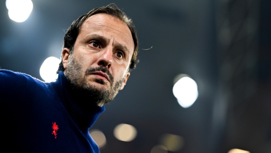 GENOA, ITALY - FEBRUARY 24: Alberto Gilardino, head coach of Genoa, looks on prior to kick-off in the Serie A TIM match between Genoa CFC and Udinese Calcio at Stadio Luigi Ferraris on February 24, 2024 in Genoa, Italy. (Photo by Simone Arveda/Getty Images)