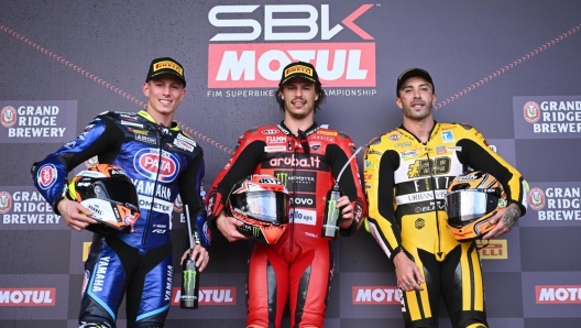 podio superbike gara 1 2024 bulega locatelli iannone