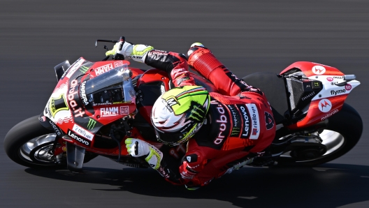 epa11179476 Spanish rider Alvaro Bautista of Aruba.it Racing Ducati team during a WorldSBK warm up session of the Superbike World Championship on Phillip Island, Australia, 25 February 2024.  EPA/JOEL CARRETT NO ARCHIVING, EDITORIAL USE ONLY AUSTRALIA AND NEW ZEALAND OUT