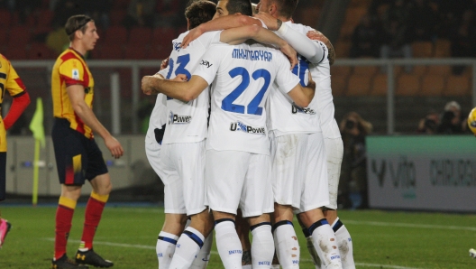 FC Inter LAutaro Martinez celebrated by his teammates after scoring the goal during the Italian Serie A soccer match US Lecce - FC Interna at the Via del Mare stadium in Lecce, Italy, 25 february 2024. ANSA/ABBONDANZA SCURO LEZZI