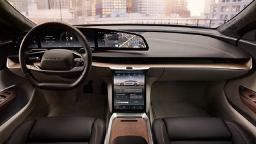 The cabin of Lucid Air Touring takes luxury up a notch with even more exquisite materials and craftsmanship. It features seating surfaces wrapped in Nappa full-grain leather sourced from Lucid’s carbon-neutral leather partner, juxtaposed with recycled textiles and synthetics.