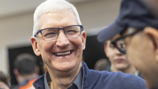 epa11121052 Apple CEO Tim Cook (L) talks with customers purchasing the new Apple Vision Pro headset during the productâ??s launch at an Apple Store in New York, New York, USA, 02 February 2024. The company is heavily marketing the new device as a way to widen the appeal of mixed reality technology.  EPA/JUSTIN LANE