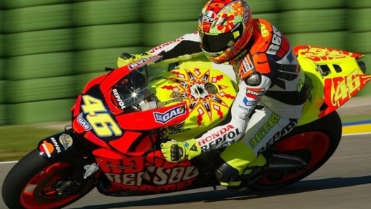 Valentino-Rossi-Honda-RC211V-Valencia-2003