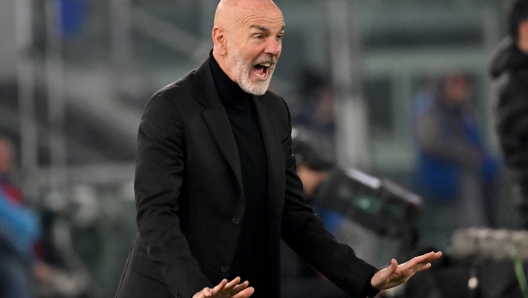 AC Milan's Italian coach Stefano Pioli reacts during the Italian Serie A football match between Lazio and AC Milan on March 01, 2024 at the Olympic stadium in Rome. (Photo by Alberto PIZZOLI / AFP)