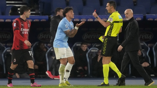 Referee Marco di Bello shows the red card to Lazio's Luca Pellegrini during the Italian Serie A soccer match between Lazio and Milan at Rome's Olympic stadium, Friday, March 1, 2024. (AP Photo/Gregorio Borgia)     Associated Press / LaPresse Only italy and Spain