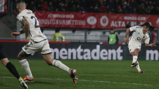 Foto Alberto Mariani/LaPresse  02 Marzo 2024 - Monza Brianza, Italia - sport, calcio - Monza vs Roma  - Campionato italiano di calcio Serie A Tim 2023/2024 - Stadio U-Pouwer. Nella foto:    Paulo Dybala  gol 0-3  March 02, 2024 Monza Brianza Italy - sport, soccer - Monza vs  Roma - Italian Serie A timFootball Championship 2023/2024 - Stadio U-PouwerStadium. In the pic: Paulo Dybala  goal 0-3