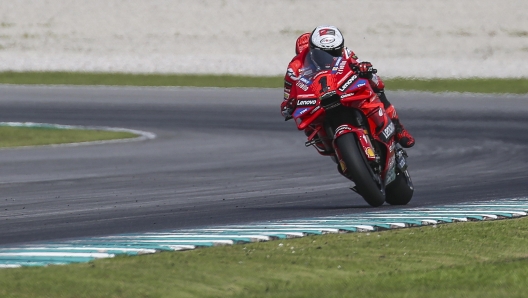 epa11132967 Italian MotoGP rider Francesco Bagnaia of Ducati Lenovo Team in action during Sepang MotoGP Official Test day 2 at  Petronas Sepang International Circuit, Malaysia, 07 February 2024.  EPA/FAZRY ISMAIL