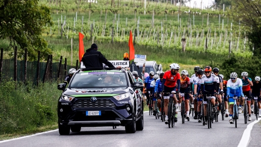 Foto LaPresse/Alessandro Garofalo 
10 maggio 2021  
Sport Ciclismo
Giro d'Italia 2021 – Giro E -  
Nella foto: Tappa 3 Alba-Canale 
Photo LaPresse/Alessandro Garofalo 
May 10, 2021 
Sport Cycling
Giro d'Italia 2020 – Giro E - 
In the pic: three  stage Alba- Canale