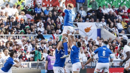 Italys Niccolo Cannone (C) during the Six Nations rugby match between Italy and England at Olimpico stadium in Rome, Italy, 03 February 2024. ANSA/FABIO FRUSTACI