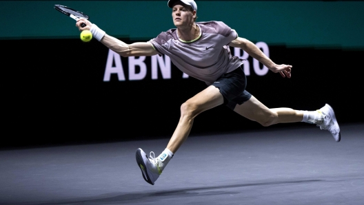 epa11163954 Jannik Sinner of Italy in action against Alex de Minaur of Australia  during their final match at the ABN AMRO Open tennis tournament at Ahoy indoor arena in Rotterdam, the Netherlands, 18 February 2024.  EPA/SANDER KONING