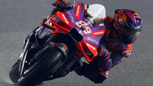 Prima Pramac Racing Spanish rider Jorge Martin steers his bike during the practice session of the Qatar MotoGP Grand Prix at the Lusail International Circuit in Lusail, north of Doha on March 8, 2024. (Photo by KARIM JAAFAR / AFP)