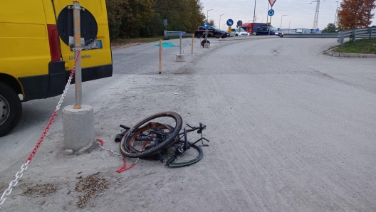 Il luogo dell'incidente che e' costato la vita a Davide Rebellin, a Montebello Vicentino, 30 novembre 2022. L'ex campione di ciclismo Davide Rebellin, 51 anni, Ã¨ morto oggi in un incidente stradale nel vicentino. Rebellin era in sella alla bicicletta quando Ã¨ stato urtato e travolto da un camion, nei pressi dello svincolo autostradale di Montebello Vicentino. Il camionista non si sarebbe accorto dell'incidente, proseguendo la sua corsa. ANSA/ TOMMASO QUAGGIO