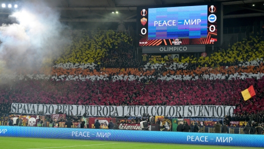 Roma supporters during the UEFA Europe League soccer match between first leg of the round of 16 between Roma and Brighton FC at the Rome's Olympic stadium, Italy - Thursday, March 7, 2024 - Sport  Soccer ( Photo by Alfredo Falcone/LaPresse )