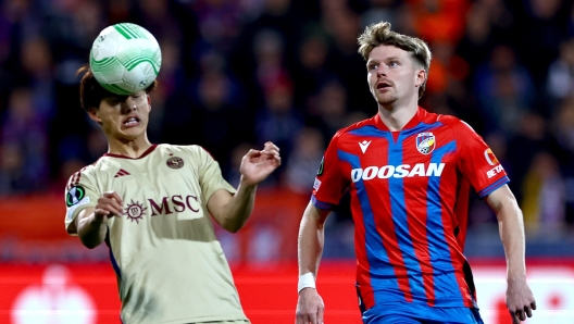 epa11220445 Pavel Sulc (R) of Plzen and Keigo Tsunemoto of Servette in action during the UEFA Europa Conference League Round of 16, second leg soccer match Viktoria Plzen vs Servette FC, in Plzen, Czech Republic, 14 March 2024.  EPA/FILIP SINGER