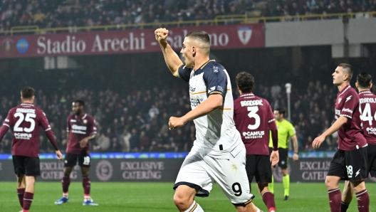 Lecce's Nikola Krstovic jubilates after the autogoal of Salernitana's Nobert Gyomber during the Italian Serie A soccer match US Salernitana vs US Lecce at the Arechi stadium in Salerno, Italy, 16 March 2024. ANSA/MASSIMO PICA