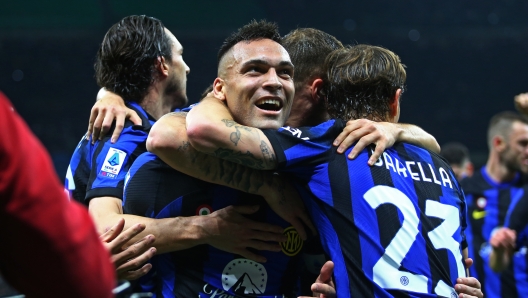 Foto Spada/LaPresse 28 febbraio 2024 - Milano, Italia - sport, calcio - Inter vs Atalanta   - Campionato italiano di calcio Serie A TIM 2023/2024 - Stadio San Siro. Nella foto: esultanza dopo gol 2-0 Lautaro Martinez (FC Inter);  Febraury 28 ,  2024  , 2024 Milan, Italy - sport, calcio -  Inter vs Atalanta - Italian Serie A Football Championship 2023/2024 - San Siro Stadium. In the pic:  celebrates after scoring 2-0 Lautaro Martinez (FC Inter);